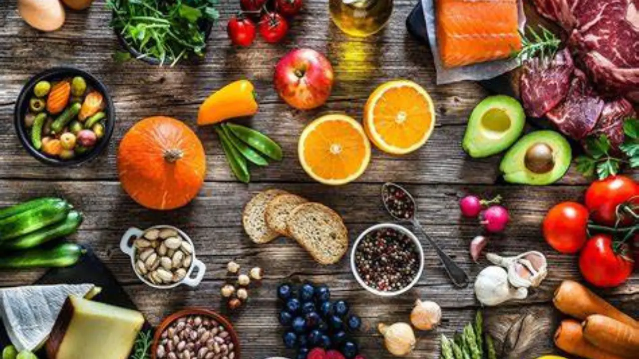 Healthy Food For Overall Health : चाहते हैं कभी न देखनी पड़े हॉस्पिटल की शक़्ल, तो ऐसे रखना होगा आपको अपना ख़्याल।