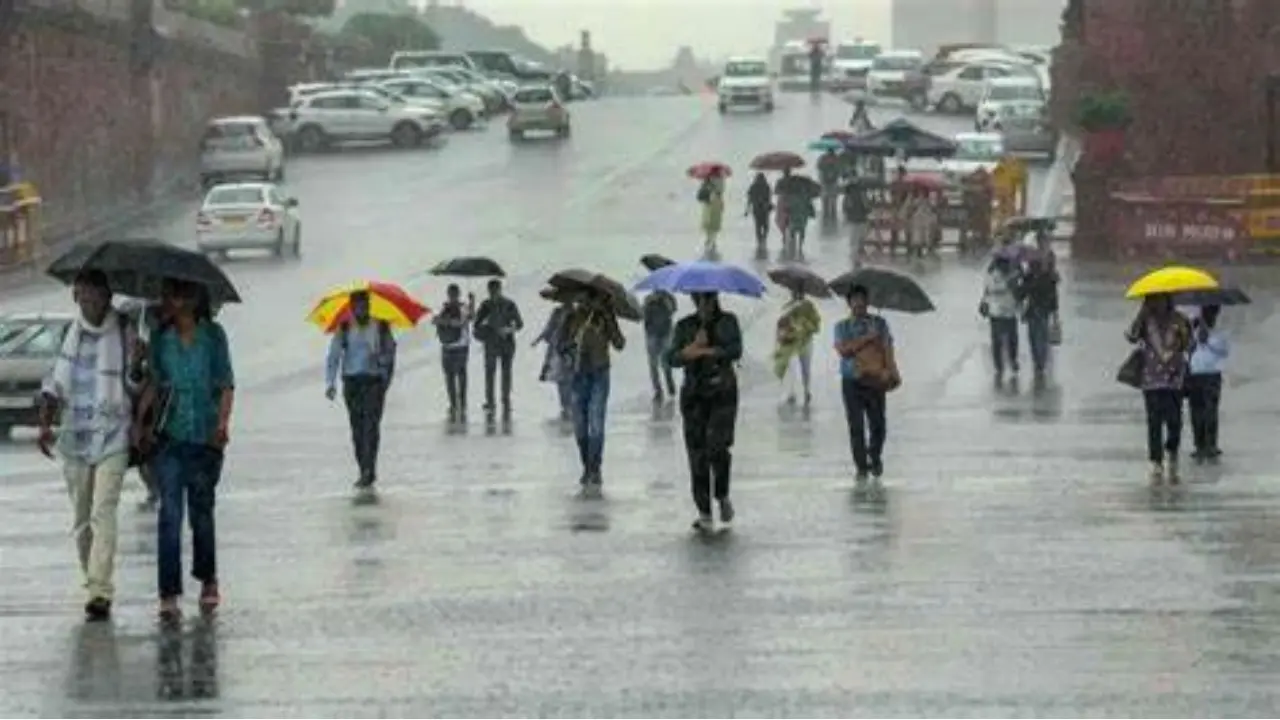 Heavy Rain in Parts of Delhi: इंतज़ार हुआ खत्म! दिल्ली के इलाकों में भारी बारिश… नोएडा वालों को भी मिली हीट वेव्स से राहत।...