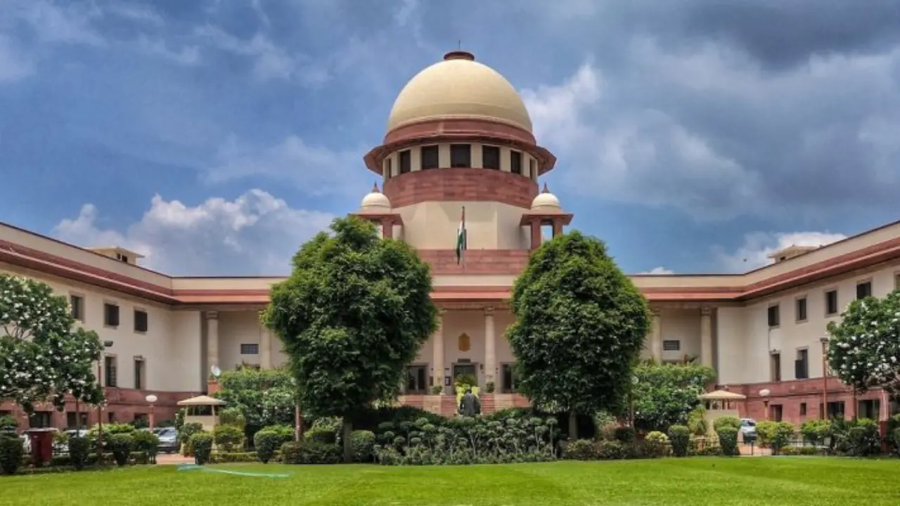 Supreme Court :सुप्रीम कोर्ट ने आदेश जारी किए कि मुस्लिम महिलाएं section 125 CrPC के तहत अपने पति से गुजारे भत्ते की मांग कर सकेंगी।
