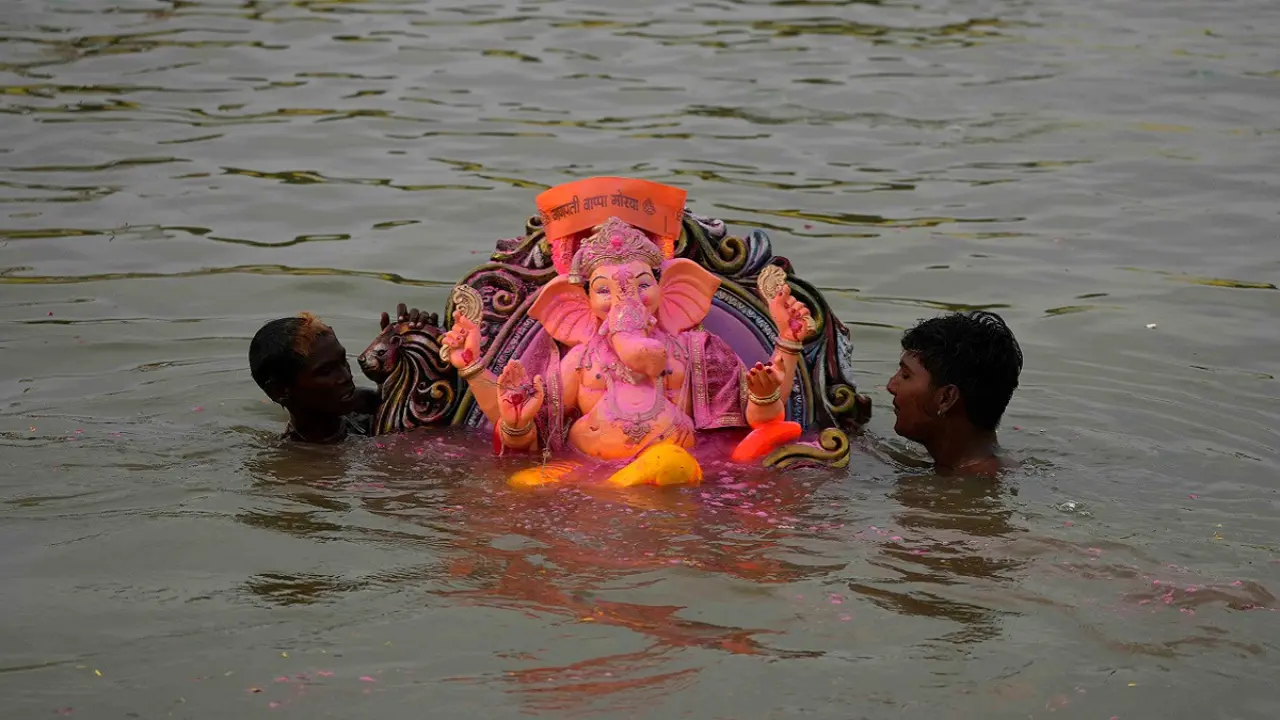 Story Behind Ganesh Visarjan