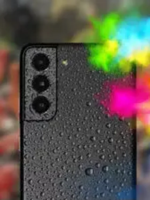 use-these-tips-to-get-water-out-of-your-phone-on-holi-follow-these-easy-steps (1)